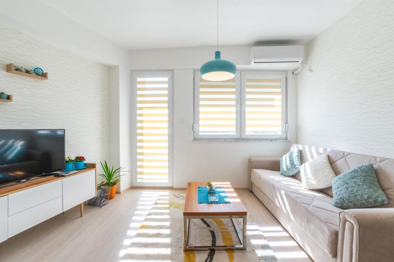 Апартаменты • Charming ǀ Near City Mall ǀ 1Br • Скопье Экстерьер фото